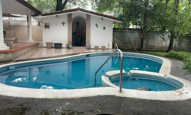 QUINTA ESTILO RUSTICO EXCELENTE UBICACION CENTRO BARRIAL