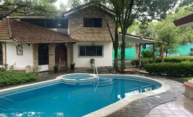 QUINTA ESTILO RUSTICO EXCELENTE UBICACION CENTRO BARRIAL