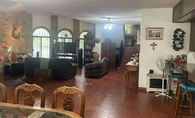 QUINTA ESTILO RUSTICO EXCELENTE UBICACION CENTRO BARRIAL