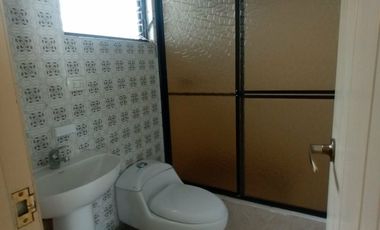 casa local comercial de arriendo en cuenca ecuador sector parque de las candelas a 150 m de la Av remigio crespo