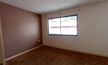 casa local comercial de arriendo en cuenca ecuador sector parque de las candelas a 150 m de la Av remigio crespo