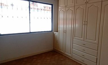 casa local comercial de arriendo en cuenca ecuador sector parque de las candelas a 150 m de la Av remigio crespo