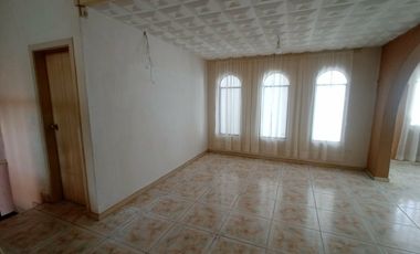 casa local comercial de arriendo en cuenca ecuador sector parque de las candelas a 150 m de la Av remigio crespo