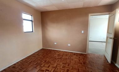 casa local comercial de arriendo en cuenca ecuador sector parque de las candelas a 150 m de la Av remigio crespo