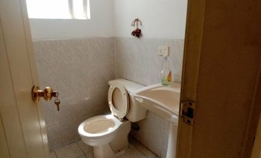 casa local comercial de arriendo en cuenca ecuador sector parque de las candelas a 150 m de la Av remigio crespo