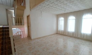 casa local comercial de arriendo en cuenca ecuador sector parque de las candelas a 150 m de la Av remigio crespo