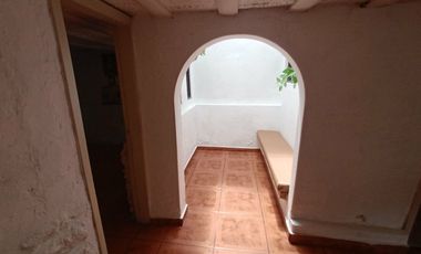 casa local comercial de arriendo en cuenca ecuador sector parque de las candelas a 150 m de la Av remigio crespo