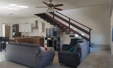 Amplia casa en Desarrolo Residencial.