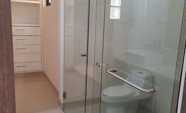 Amplia casa en Desarrolo Residencial.