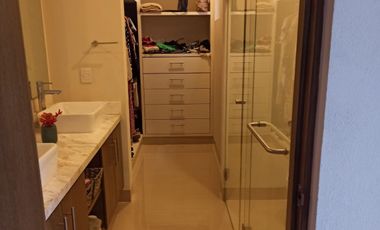 Amplia casa en Desarrolo Residencial.