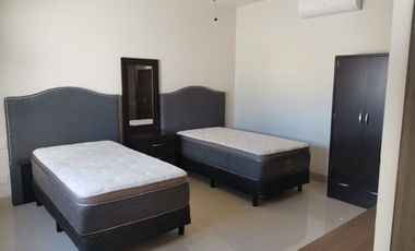 Amplia casa en Desarrolo Residencial.