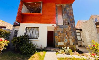 SE VENDE HERMOSA CASA VILLA FUNDADORES