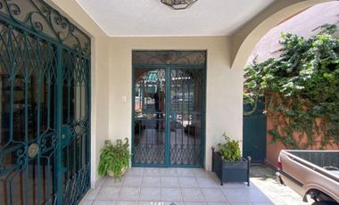 VENTA Casa Dos Departamentos Ó Comercial Mariana de Jesús Cerca Al CC. Jardín