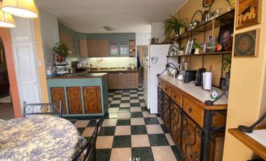 VENTA Casa Dos Departamentos Ó Comercial Mariana de Jesús Cerca Al CC. Jardín