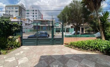 VENTA Casa Dos Departamentos Ó Comercial Mariana de Jesús Cerca Al CC. Jardín