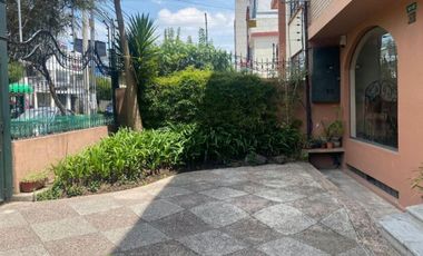 VENTA Casa Dos Departamentos Ó Comercial Mariana de Jesús Cerca Al CC. Jardín