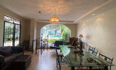 VENTA Casa Dos Departamentos Ó Comercial Mariana de Jesús Cerca Al CC. Jardín