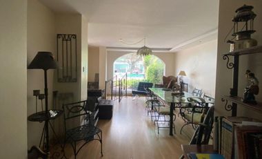 VENTA Casa Dos Departamentos Ó Comercial Mariana de Jesús Cerca Al CC. Jardín