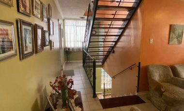 VENTA Casa Dos Departamentos Ó Comercial Mariana de Jesús Cerca Al CC. Jardín