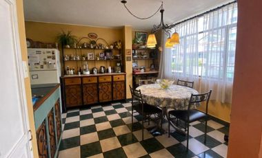 VENTA Casa Dos Departamentos Ó Comercial Mariana de Jesús Cerca Al CC. Jardín