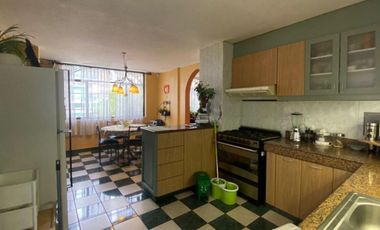 VENTA Casa Dos Departamentos Ó Comercial Mariana de Jesús Cerca Al CC. Jardín