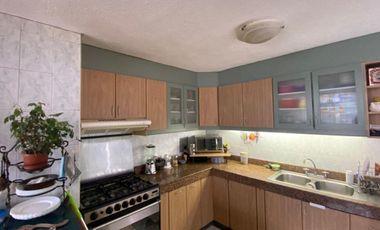 VENTA Casa Dos Departamentos Ó Comercial Mariana de Jesús Cerca Al CC. Jardín