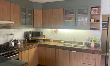 VENTA Casa Dos Departamentos Ó Comercial Mariana de Jesús Cerca Al CC. Jardín