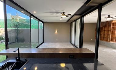 Casa con 3 recámaras y 320 m2 superficie de terreno en renta en La Campiña del Bosque