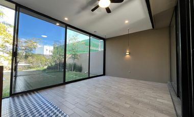 Casa con 3 recámaras y 320 m2 superficie de terreno en renta en La Campiña del Bosque