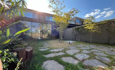 Casa con 3 recámaras y 320 m2 superficie de terreno en renta en La Campiña del Bosque