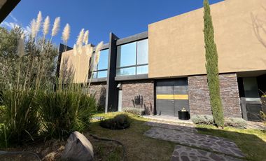 Casa con 3 recámaras y 320 m2 superficie de terreno en renta en La Campiña del Bosque