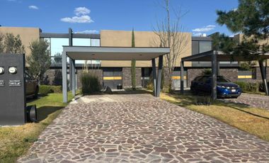 Casa con 3 recámaras y 320 m2 superficie de terreno en renta en La Campiña del Bosque