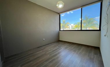 Casa con 3 recámaras y 320 m2 superficie de terreno en renta en La Campiña del Bosque