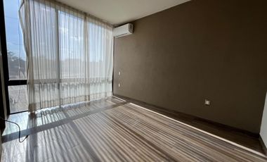 Casa con 3 recámaras y 320 m2 superficie de terreno en renta en La Campiña del Bosque