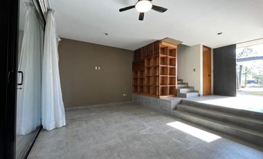 Casa con 3 recámaras y 320 m2 superficie de terreno en renta en La Campiña del Bosque