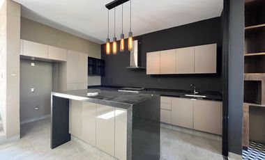 Casa con 3 recámaras y 320 m2 superficie de terreno en renta en La Campiña del Bosque