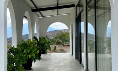 ELEGANTE QUINTA EN VENTA EN YUNGUILLA SECTOR LACAY