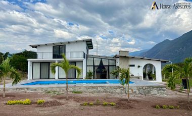 ELEGANTE QUINTA EN VENTA EN YUNGUILLA SECTOR LACAY