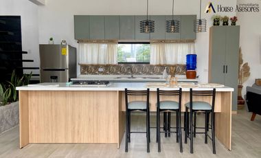 ELEGANTE QUINTA EN VENTA EN YUNGUILLA SECTOR LACAY