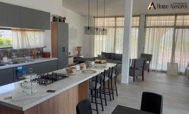 ELEGANTE QUINTA EN VENTA EN YUNGUILLA SECTOR LACAY