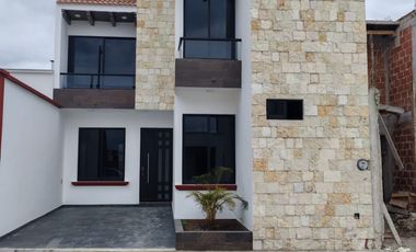 CASA NUEVA DE TRES RECAMARAS EN FRACC PRIVADO CERCA DEL CENTRO DE COATEPEC