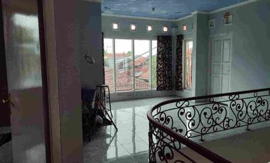 Dijual Rumah 2 lantai di jalan Leo Turangga Buah Batu Bandung