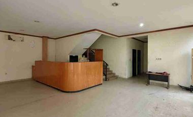 Gedung Strategis Gayungsari Surabaya Luas 575m2 Cocok Untuk Bank Kantor dan Swalayan