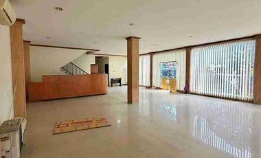 Gedung Strategis Gayungsari Surabaya Luas 575m2 Cocok Untuk Bank Kantor dan Swalayan