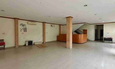Gedung Strategis Gayungsari Surabaya Luas 575m2 Cocok Untuk Bank Kantor dan Swalayan