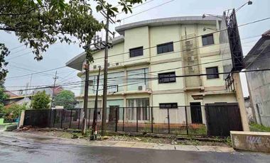 Gedung Strategis Gayungsari Surabaya Luas 575m2 Cocok Untuk Bank Kantor dan Swalayan