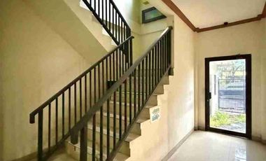 Gedung Strategis Gayungsari Surabaya Luas 575m2 Cocok Untuk Bank Kantor dan Swalayan
