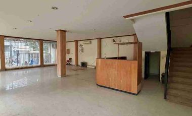 Gedung Strategis Gayungsari Surabaya Luas 575m2 Cocok Untuk Bank Kantor dan Swalayan
