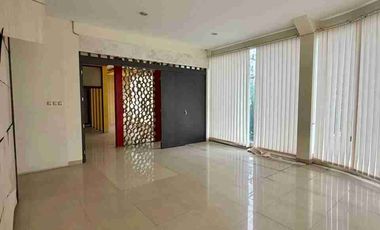 Gedung Strategis Gayungsari Surabaya Luas 575m2 Cocok Untuk Bank Kantor dan Swalayan