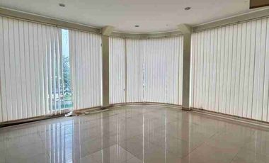 Gedung Strategis Gayungsari Surabaya Luas 575m2 Cocok Untuk Bank Kantor dan Swalayan